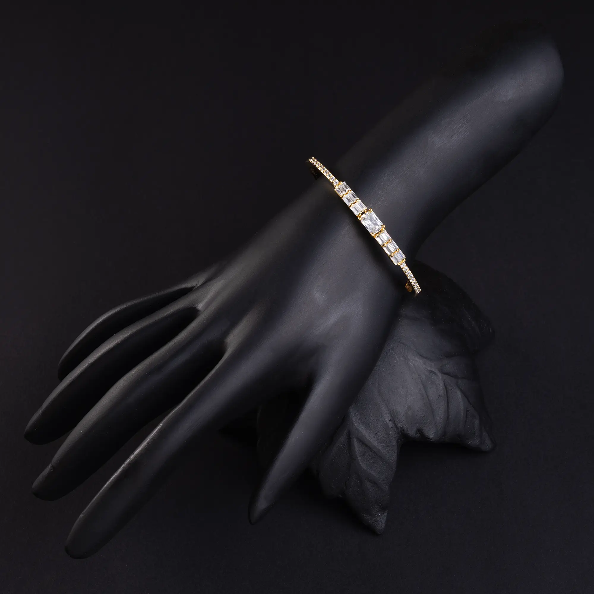 Single Line Chowki Diamonds and American Diamonds Bracelet in Gold